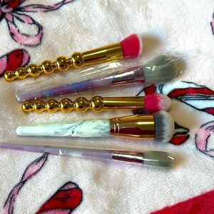 Face brushes